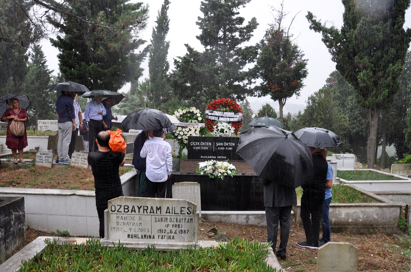 Şan Ökten, kabri başında yad edildi